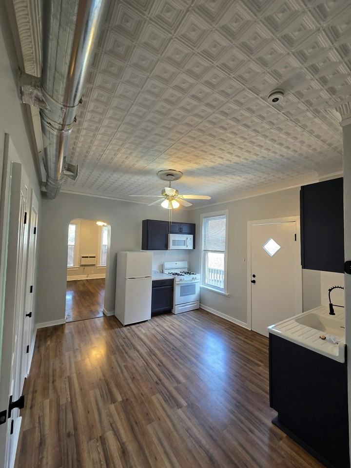 3611 S Wood St, Unit 2R - Photo 2 of 24