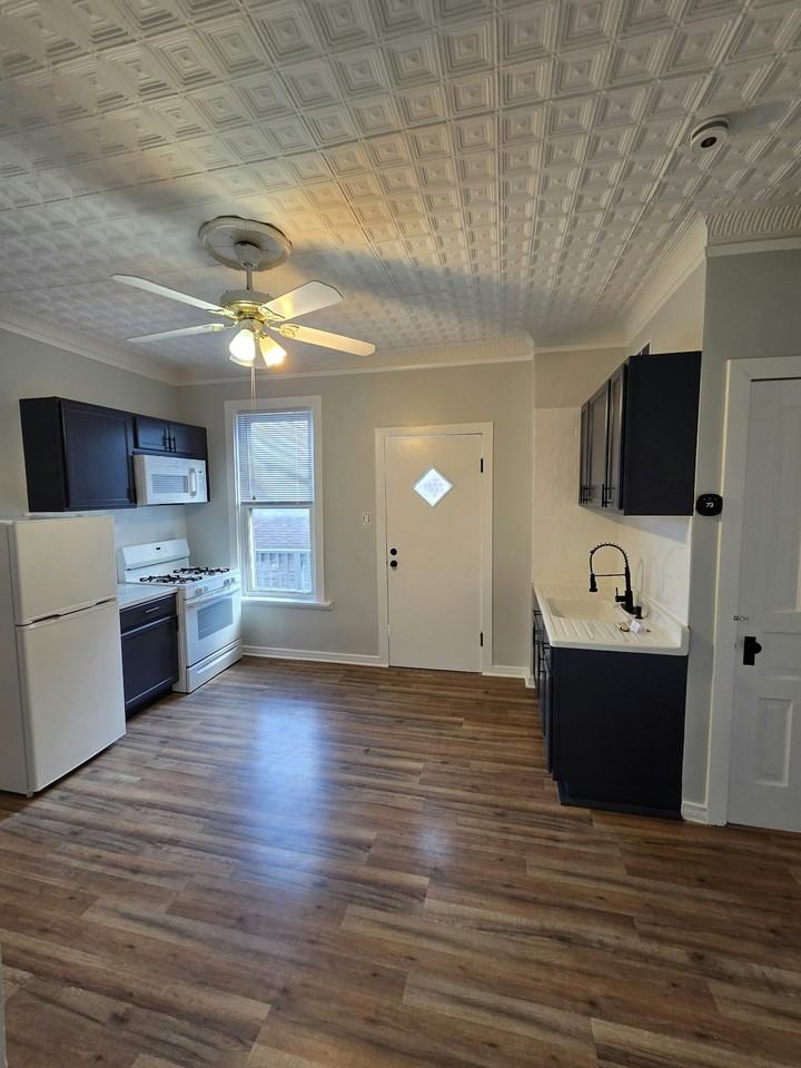 3611 S Wood St, Unit 2R - Photo 3 of 24
