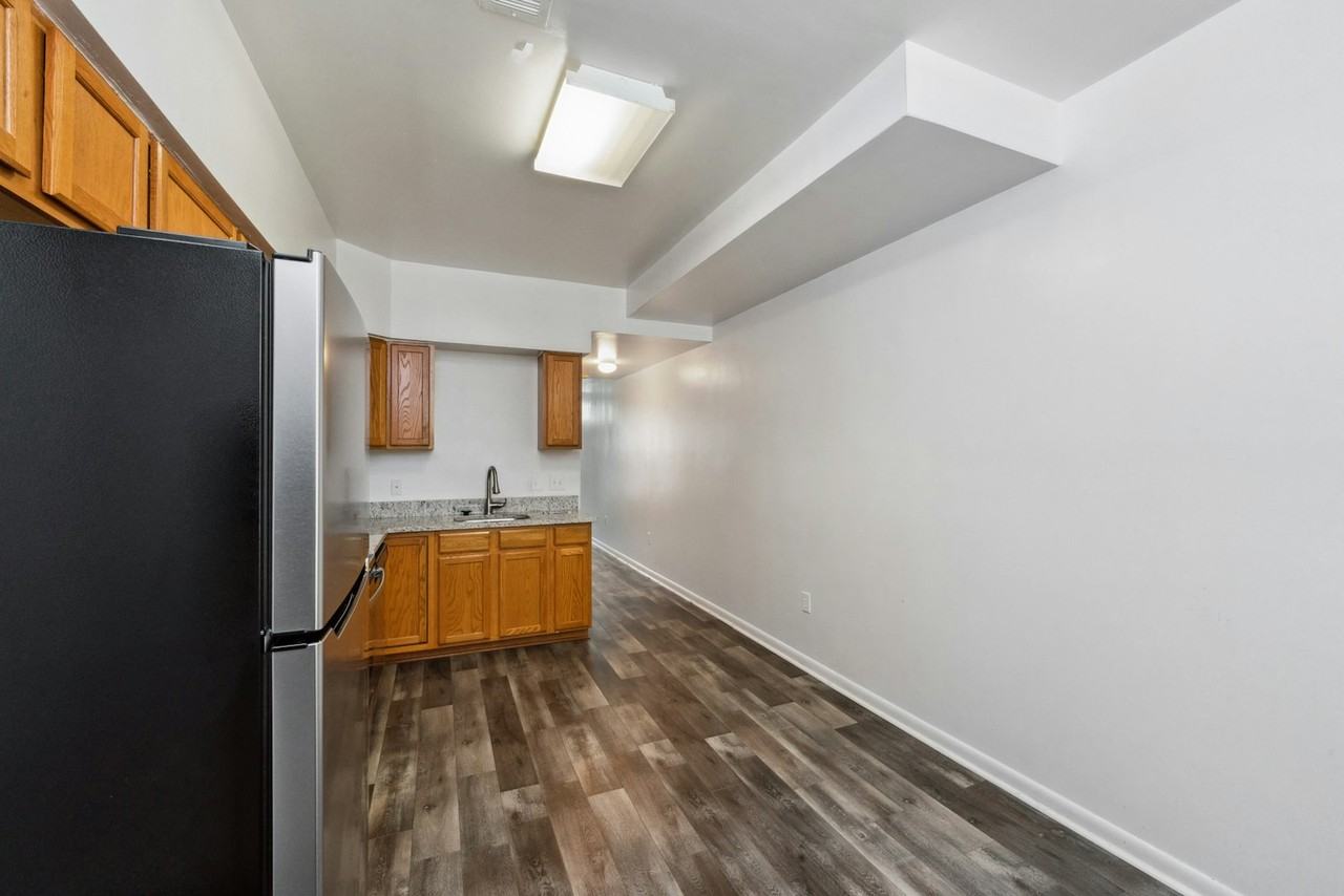 2416 Jefferson Street - Photo 7 of 11