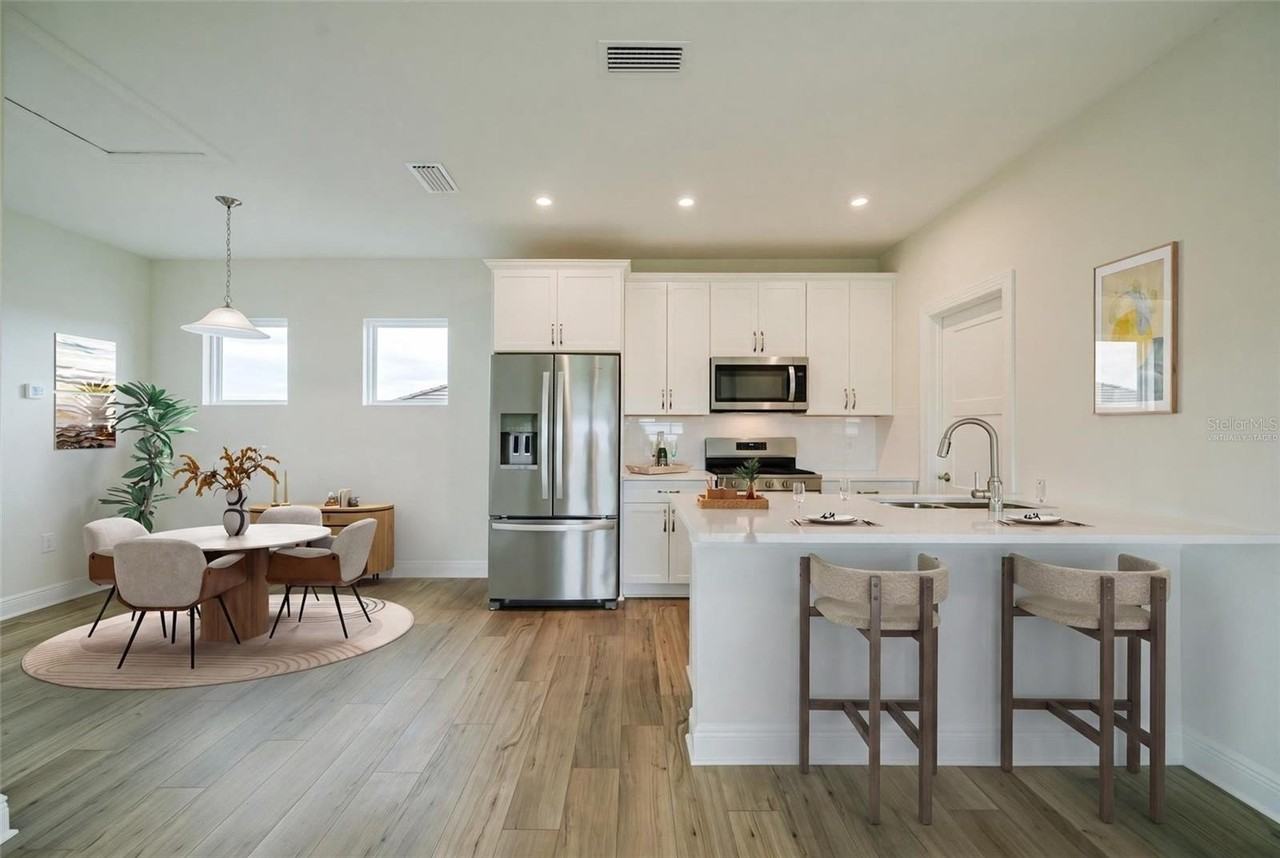 7910 Lake Flores Ave - Photo 3 of 29