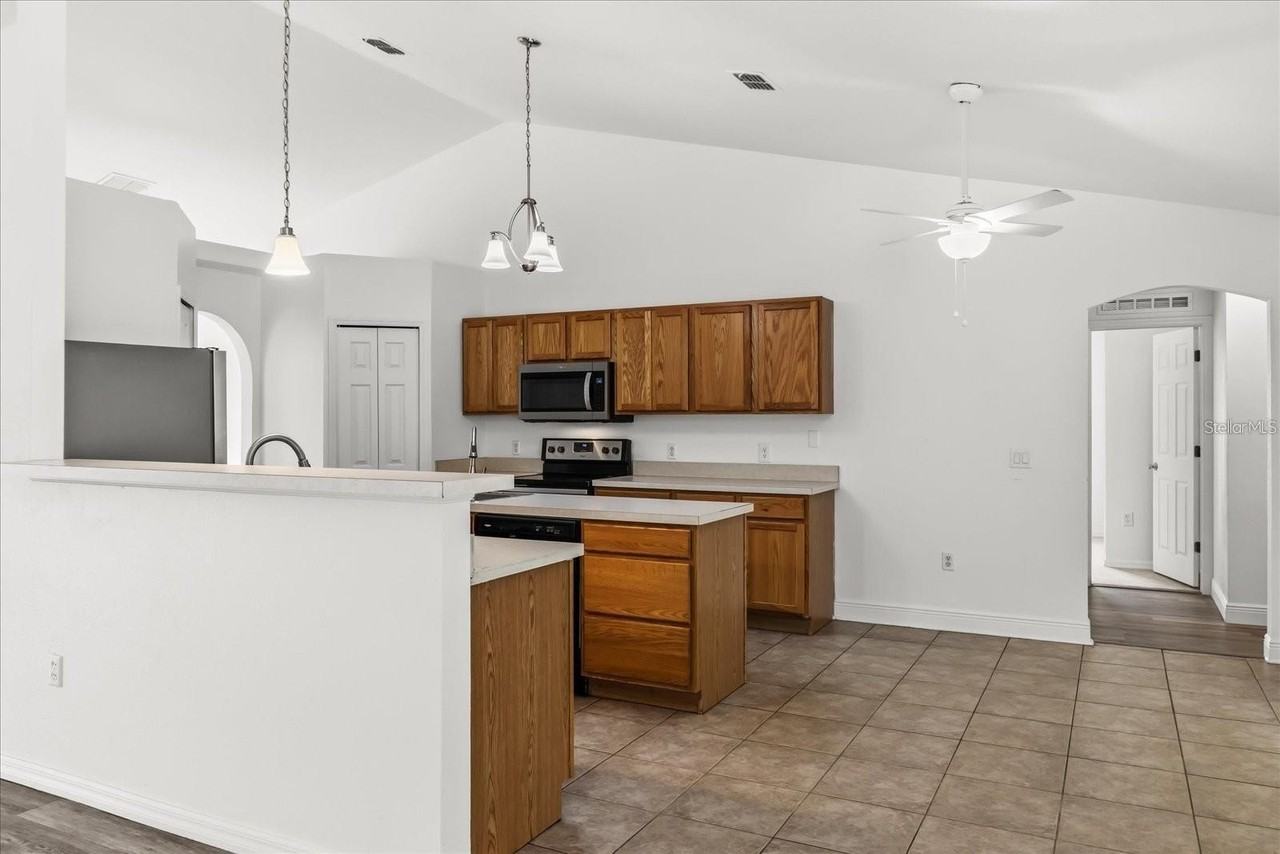 1500 Daybreak Dr - Photo 7 of 37