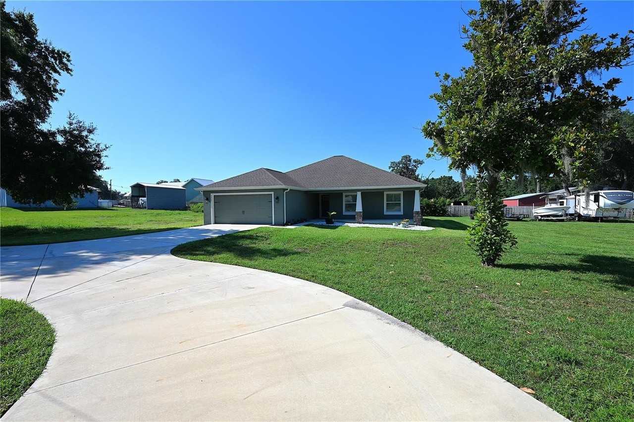 4435 Lake Hancock Rd - Photo 2 of 47
