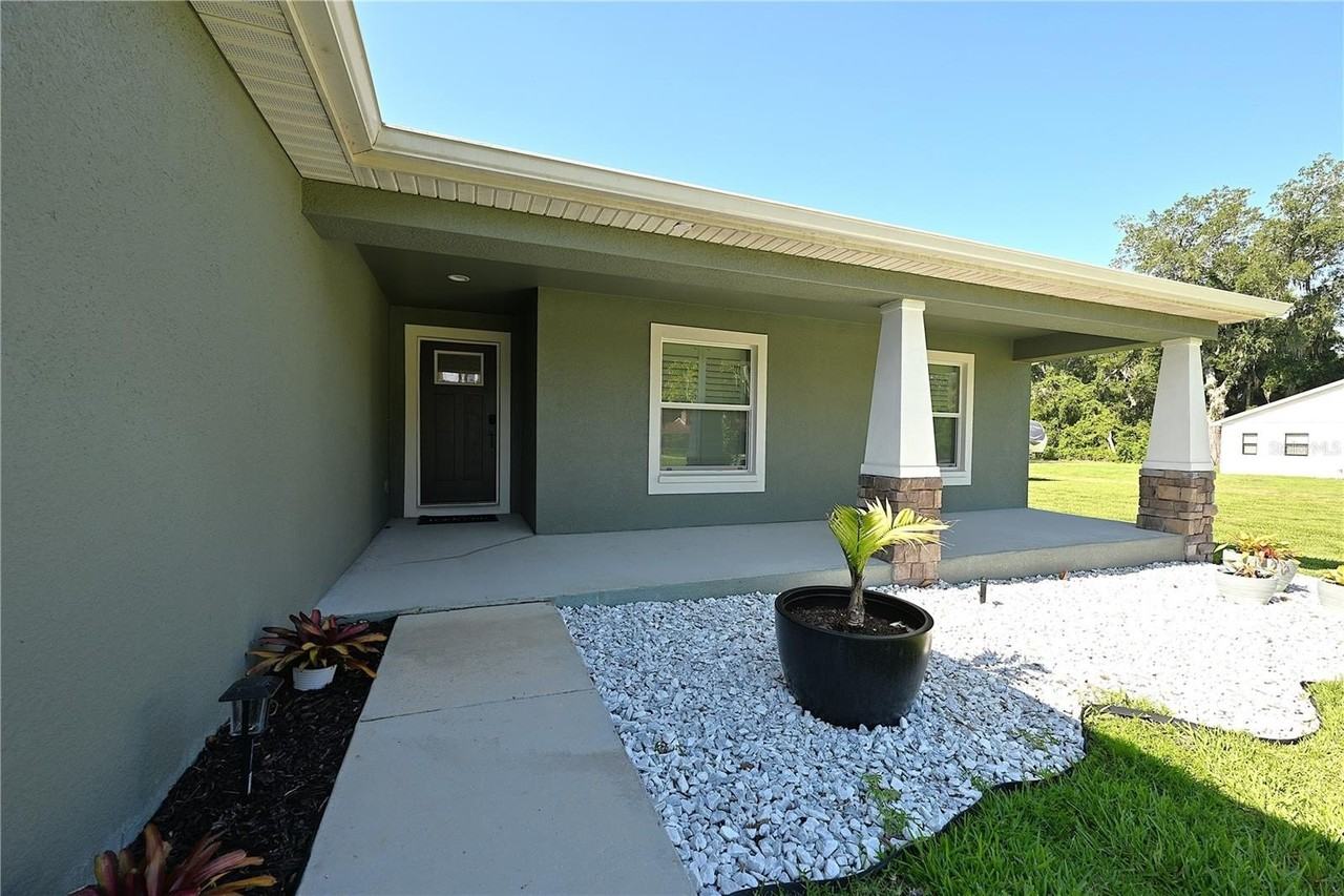 4435 Lake Hancock Rd - Photo 4 of 47