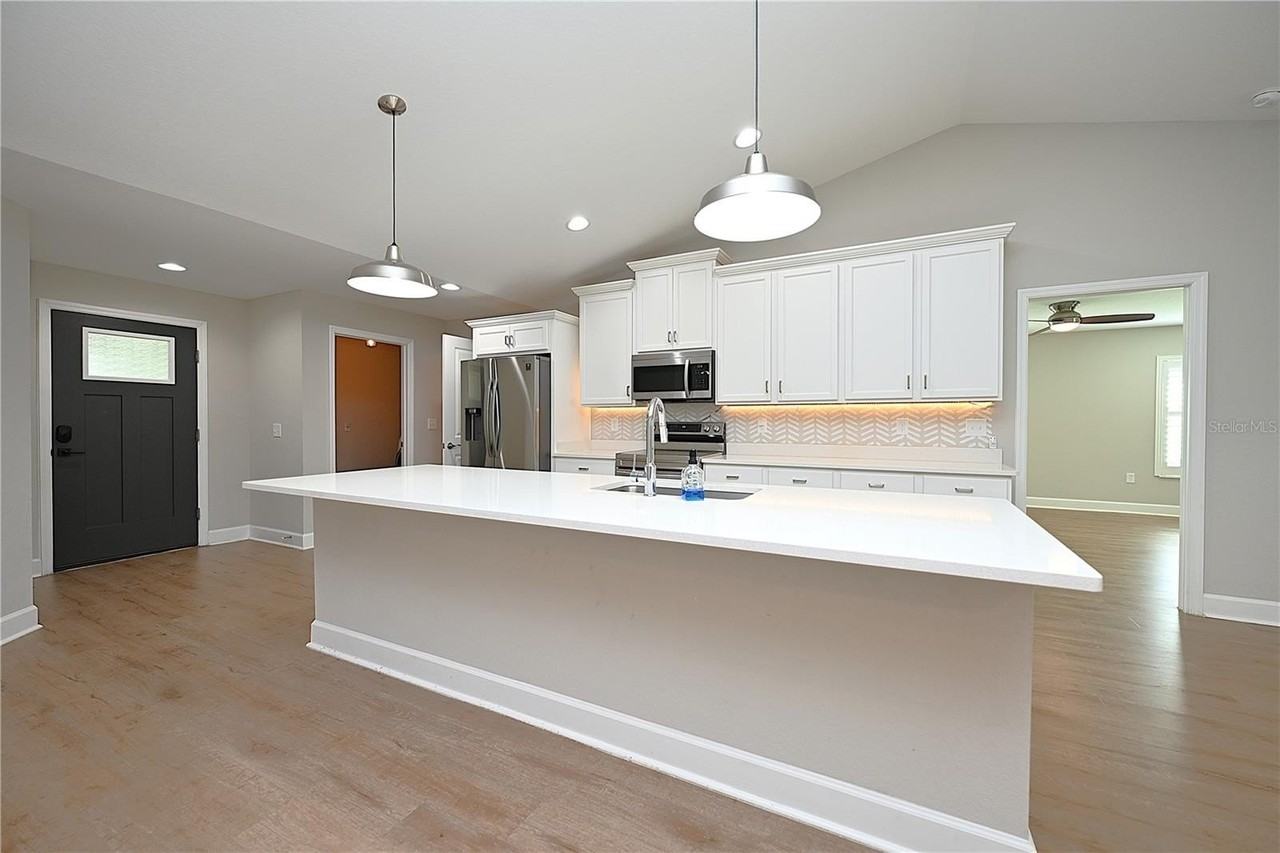 4435 Lake Hancock Rd - Photo 7 of 47