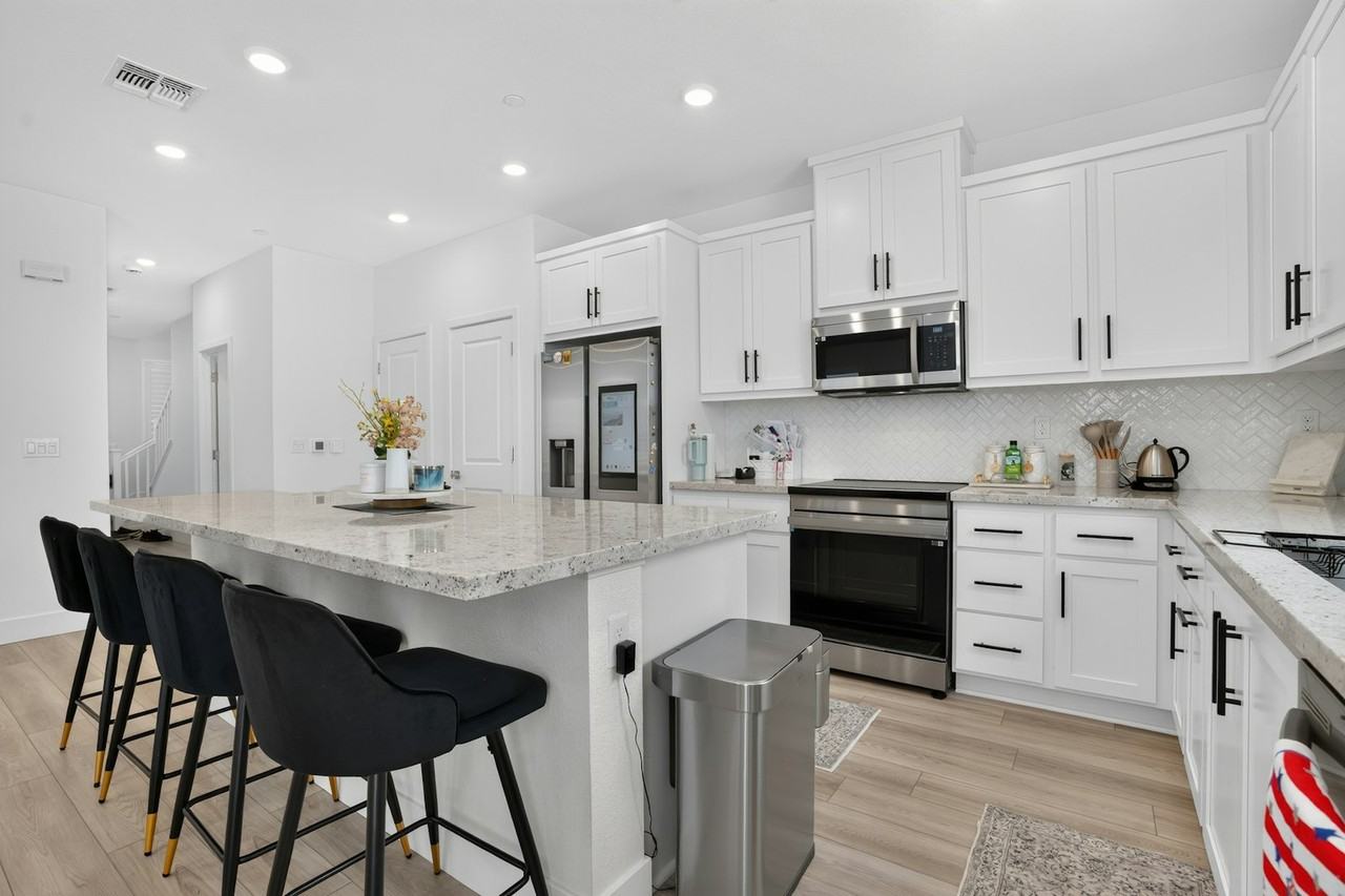 486 North Cloverdale Place - Photo 3 of 24