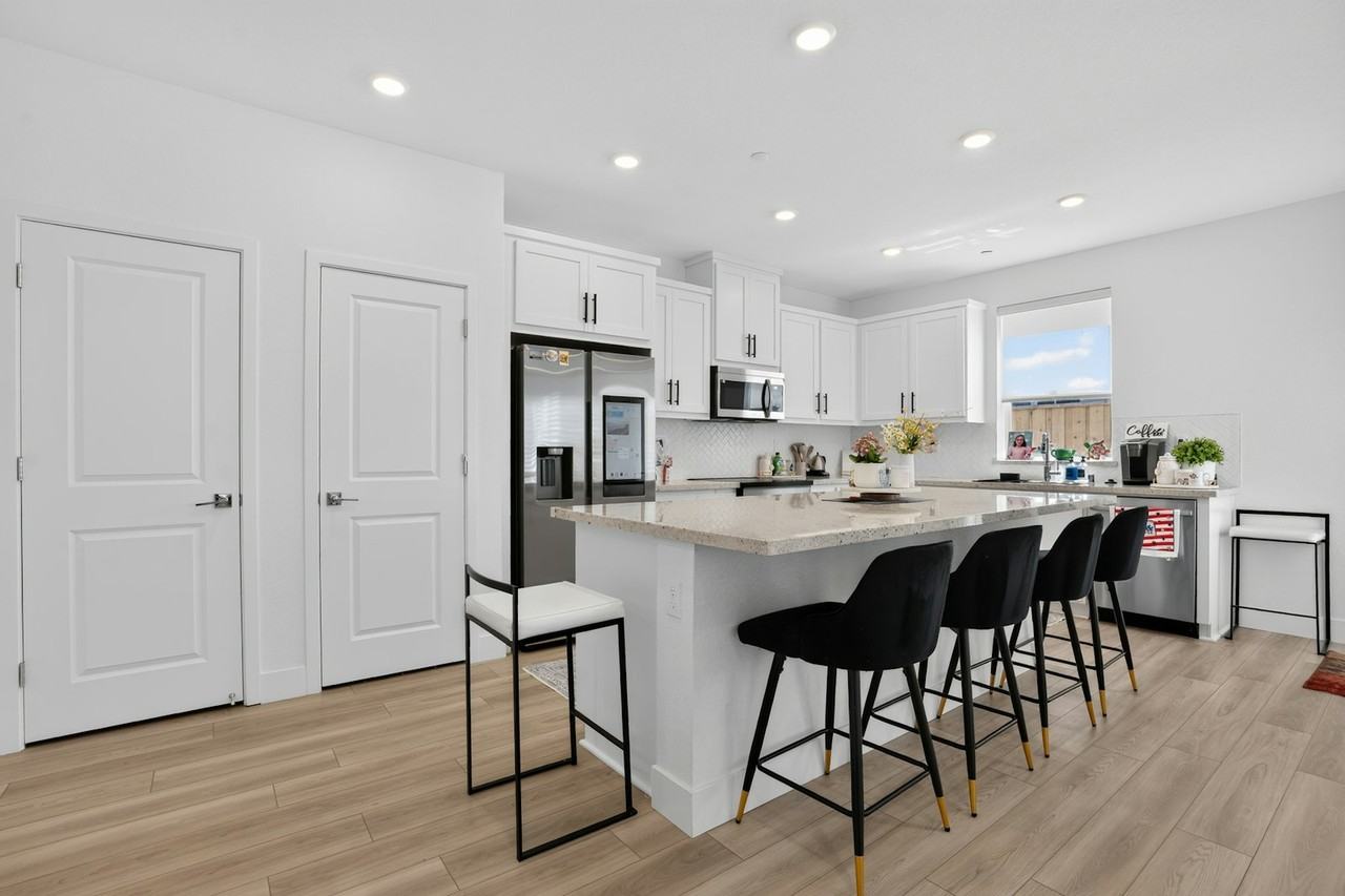 486 North Cloverdale Place - Photo 4 of 24
