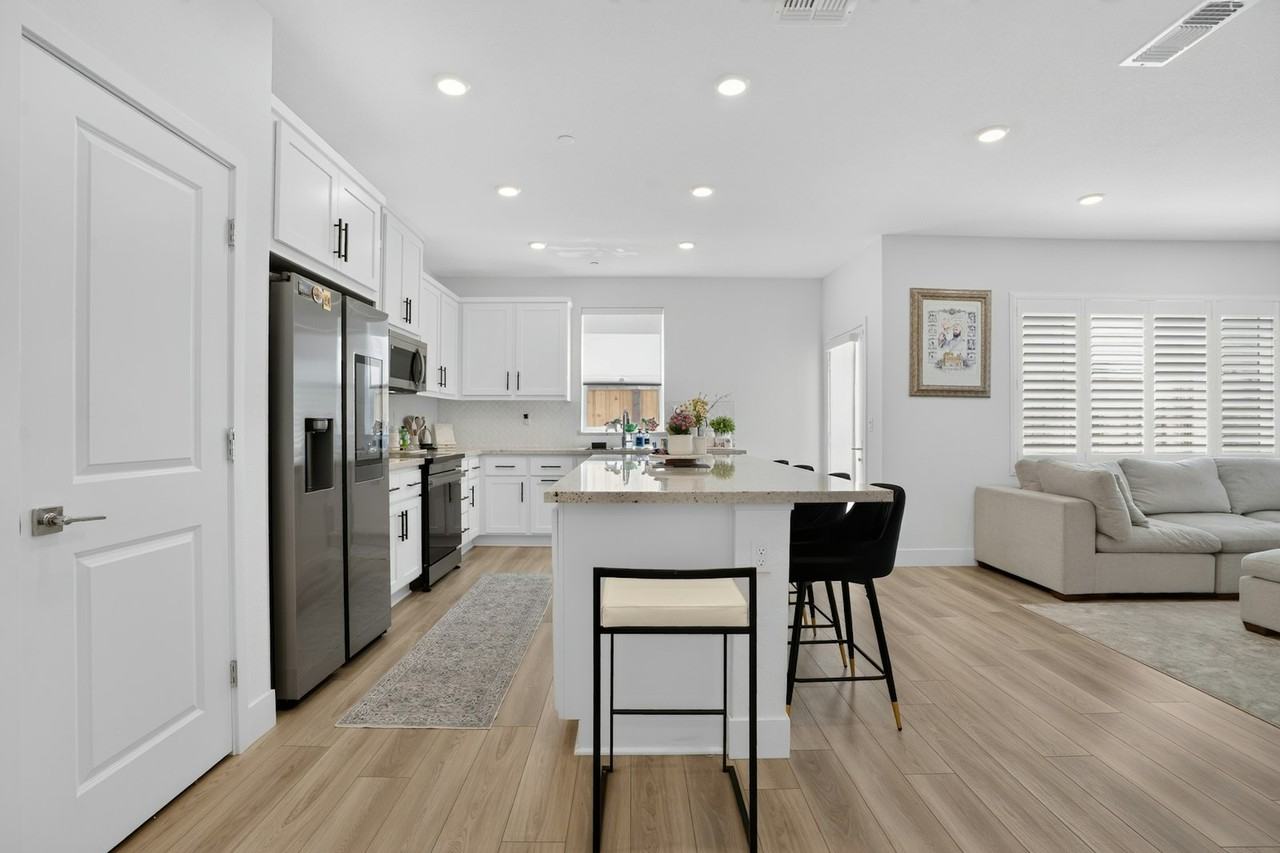 486 North Cloverdale Place - Photo 5 of 24