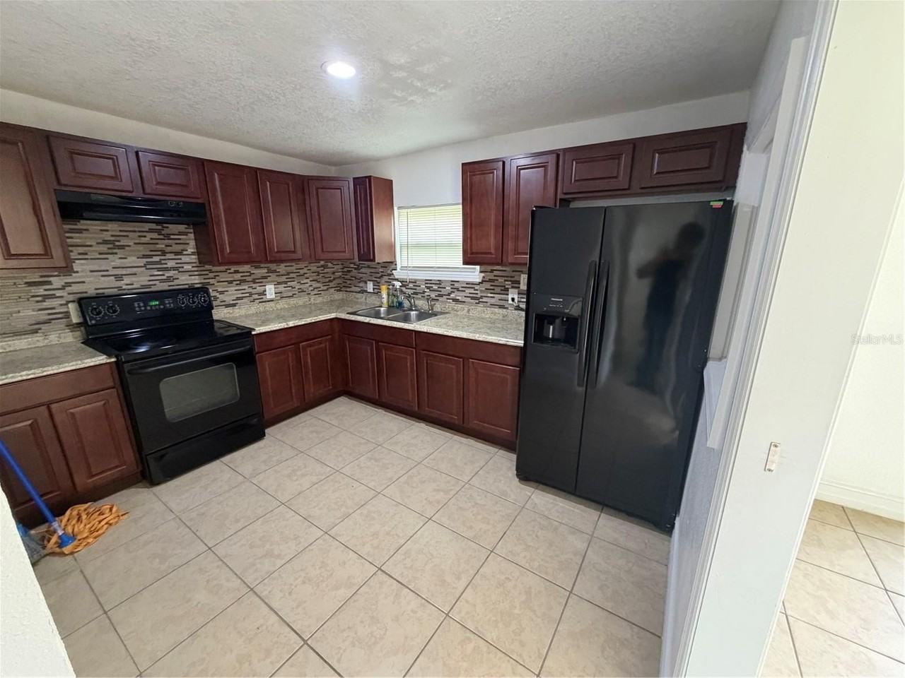 1130 Florence Ave - Photo 3 of 10