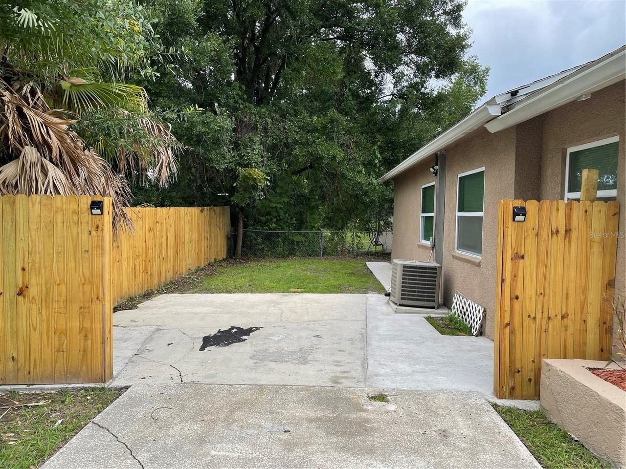 1130 Florence Ave - Photo 4 of 10