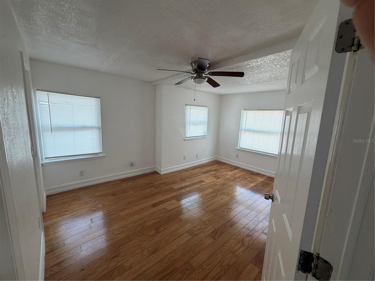 1130 Florence Ave - Photo 5 of 10