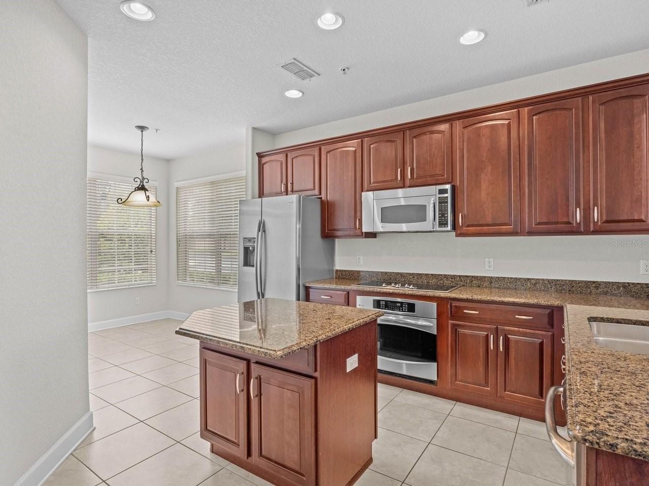 1406 Milledge Ln - Photo 4 of 35