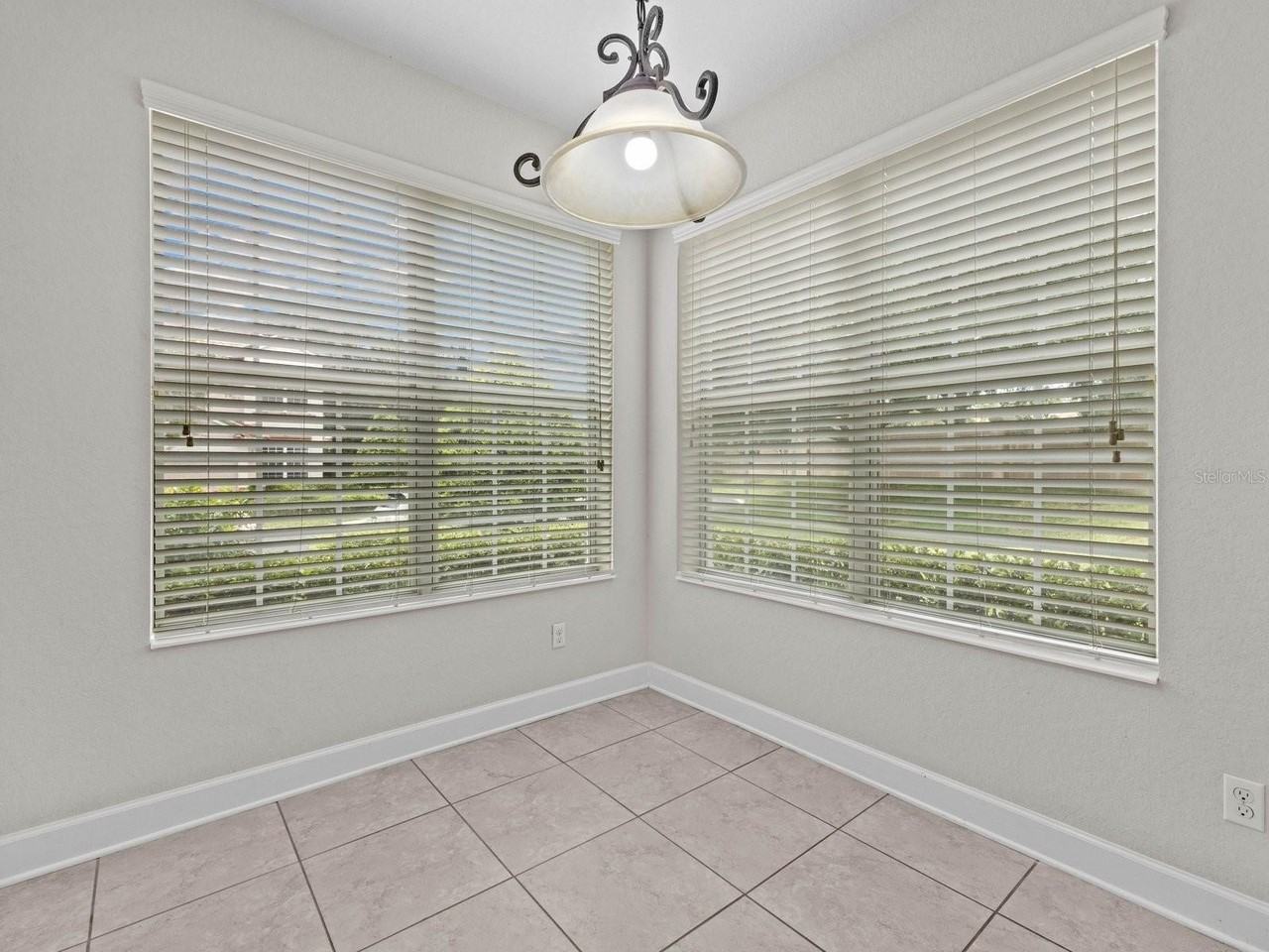 1406 Milledge Ln - Photo 5 of 35
