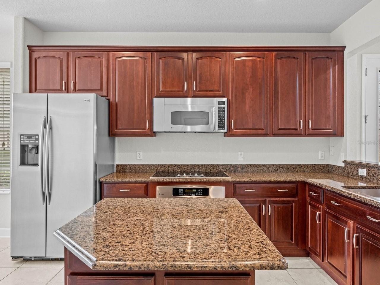 1406 Milledge Ln - Photo 6 of 35