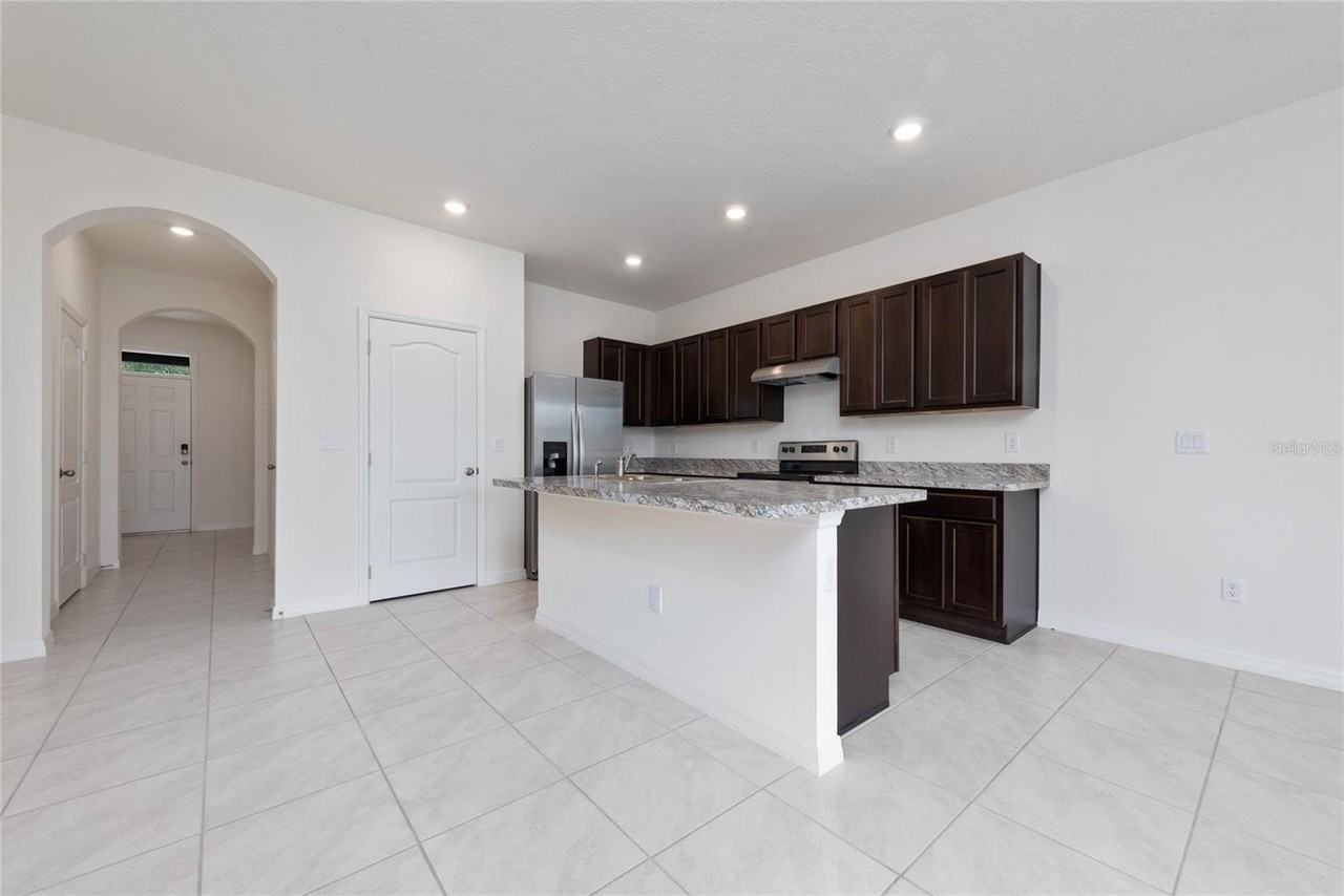 1153 Blue Jay Dr - Photo 4 of 15