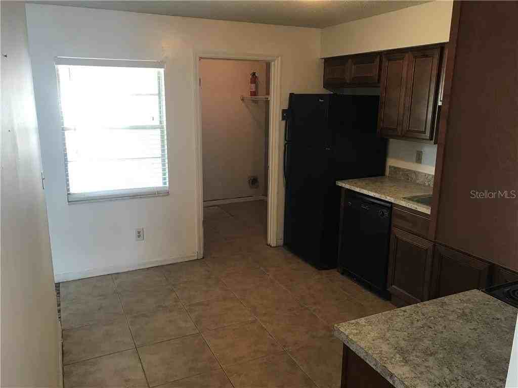 2415 Cedar Ave #B - Photo 5 of 15