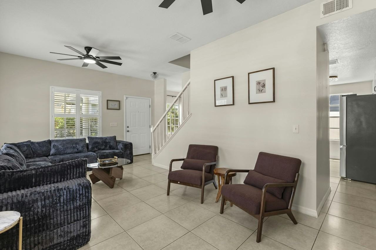 809 N Fern Creek Avenue - Photo 3 of 24