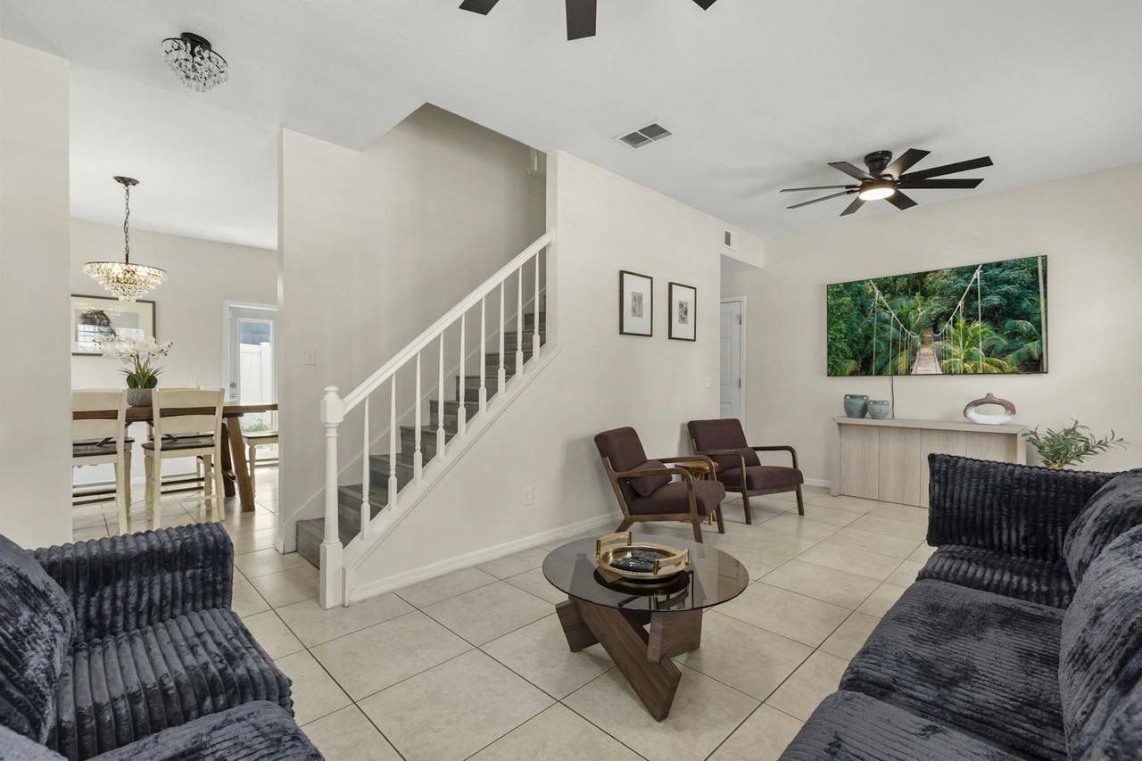809 N Fern Creek Avenue - Photo 4 of 24