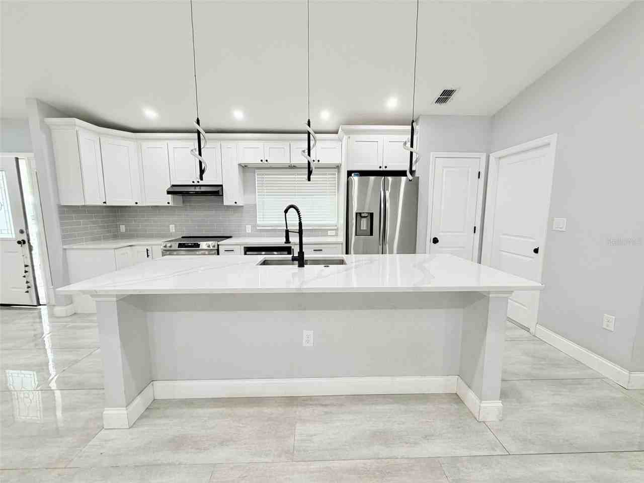 1543 Heather Way - Photo 2 of 18