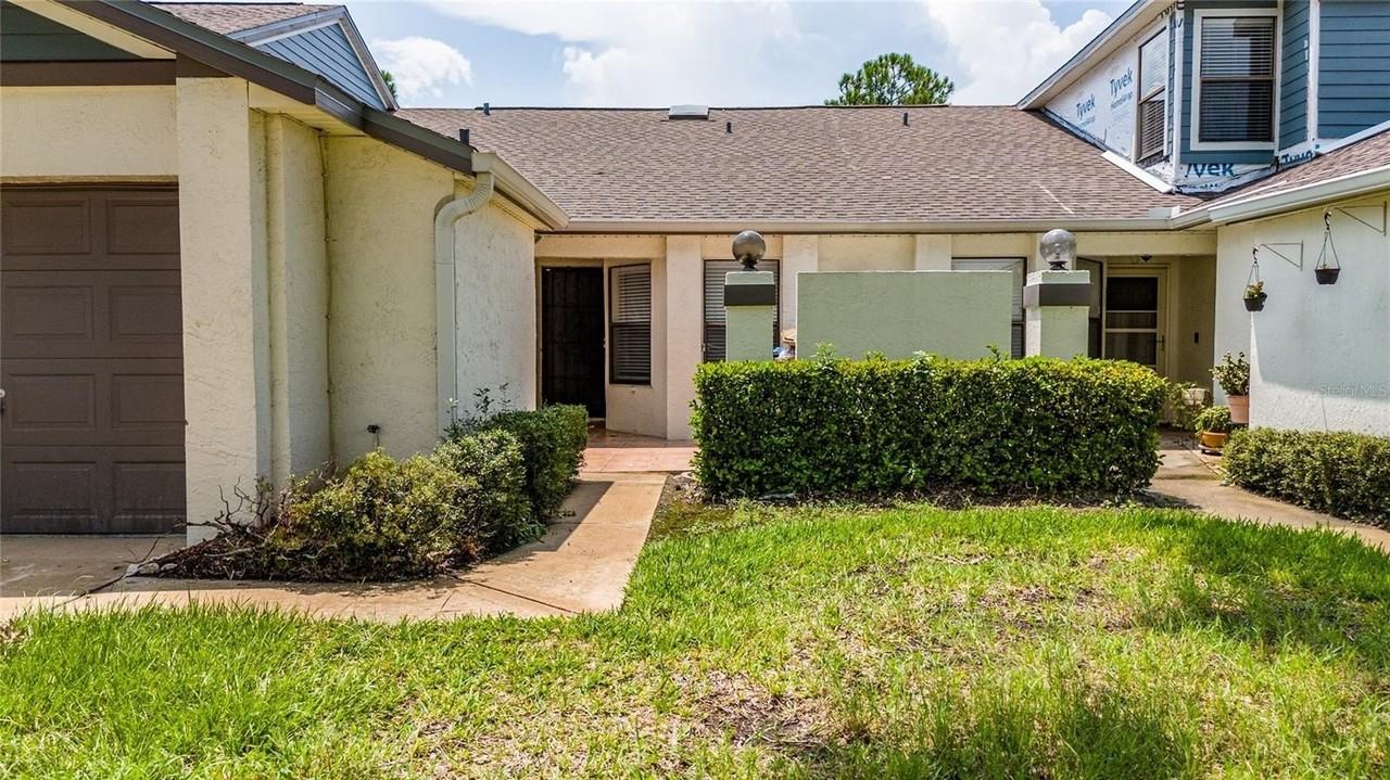 140 Lakepointe Cir - Photo 2 of 26