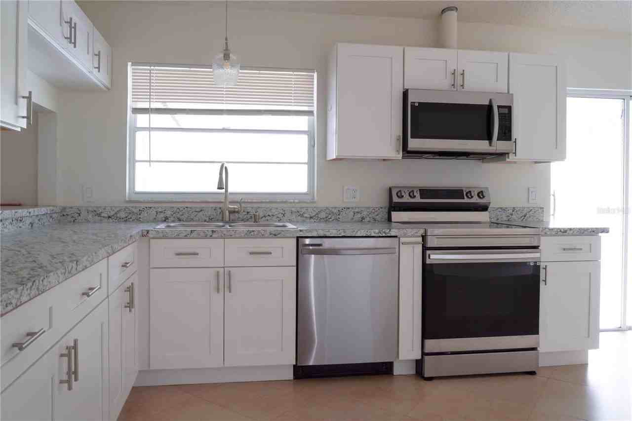 970 Amy Ridge Ct - Photo 2 of 14