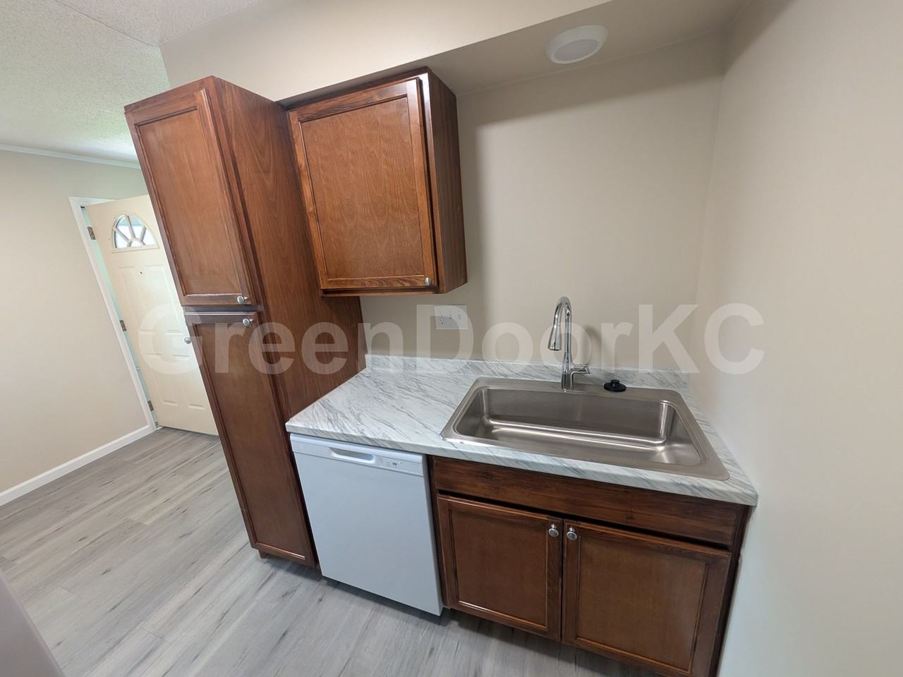 405 Holiday Dr #405 - Photo 3 of 11