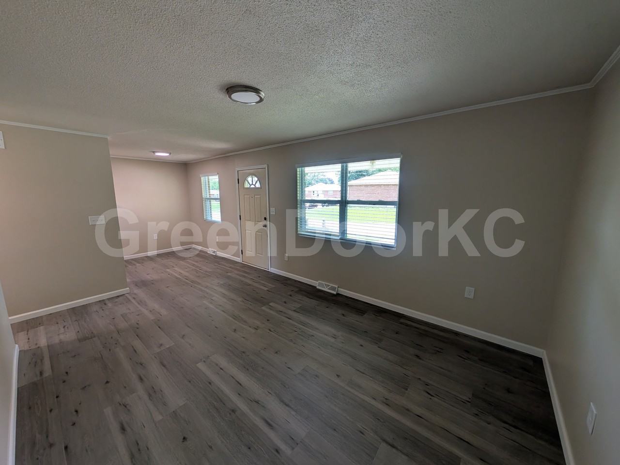 405 Holiday Dr #405 - Photo 6 of 11