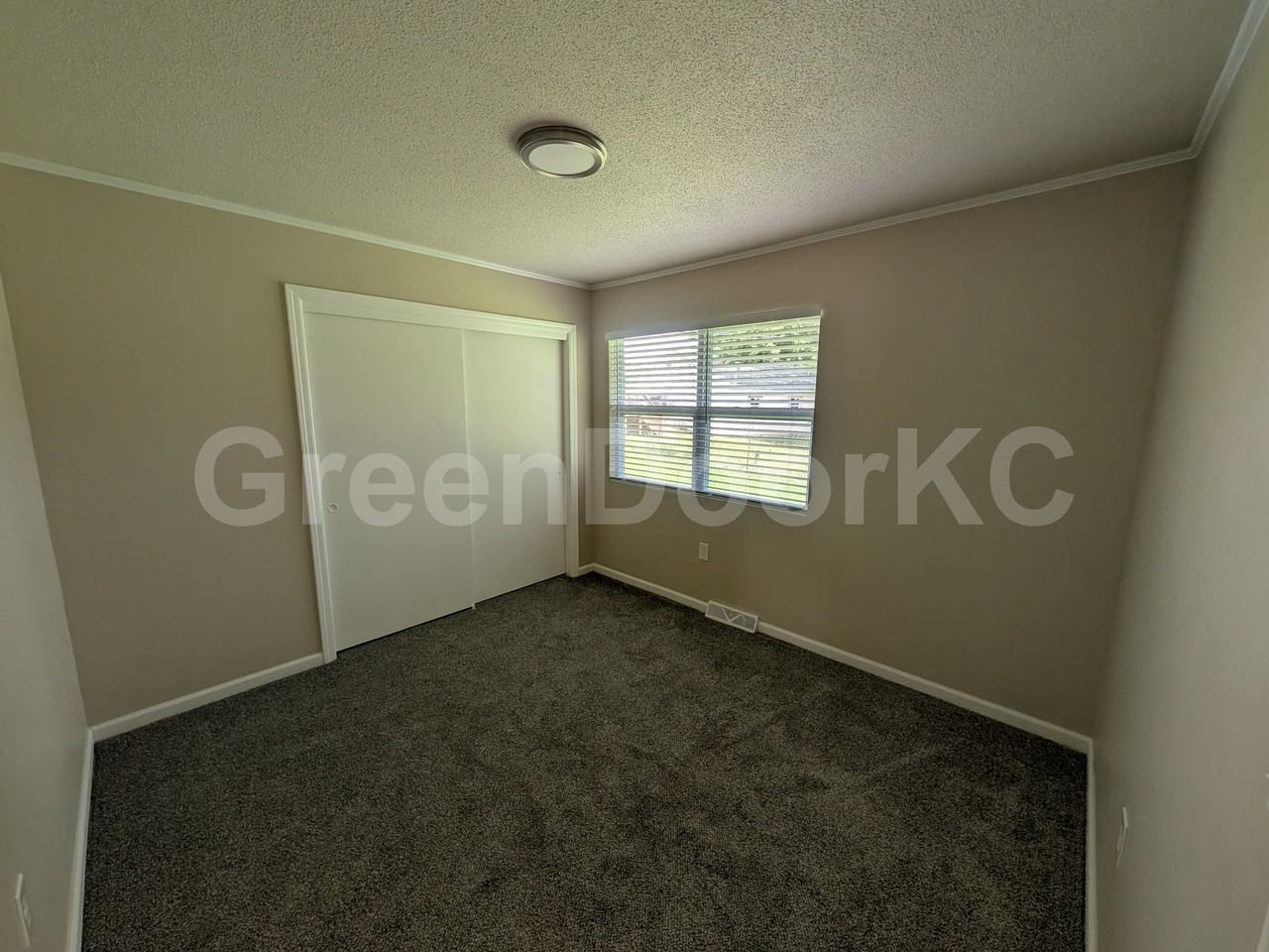 405 Holiday Dr #405 - Photo 7 of 11