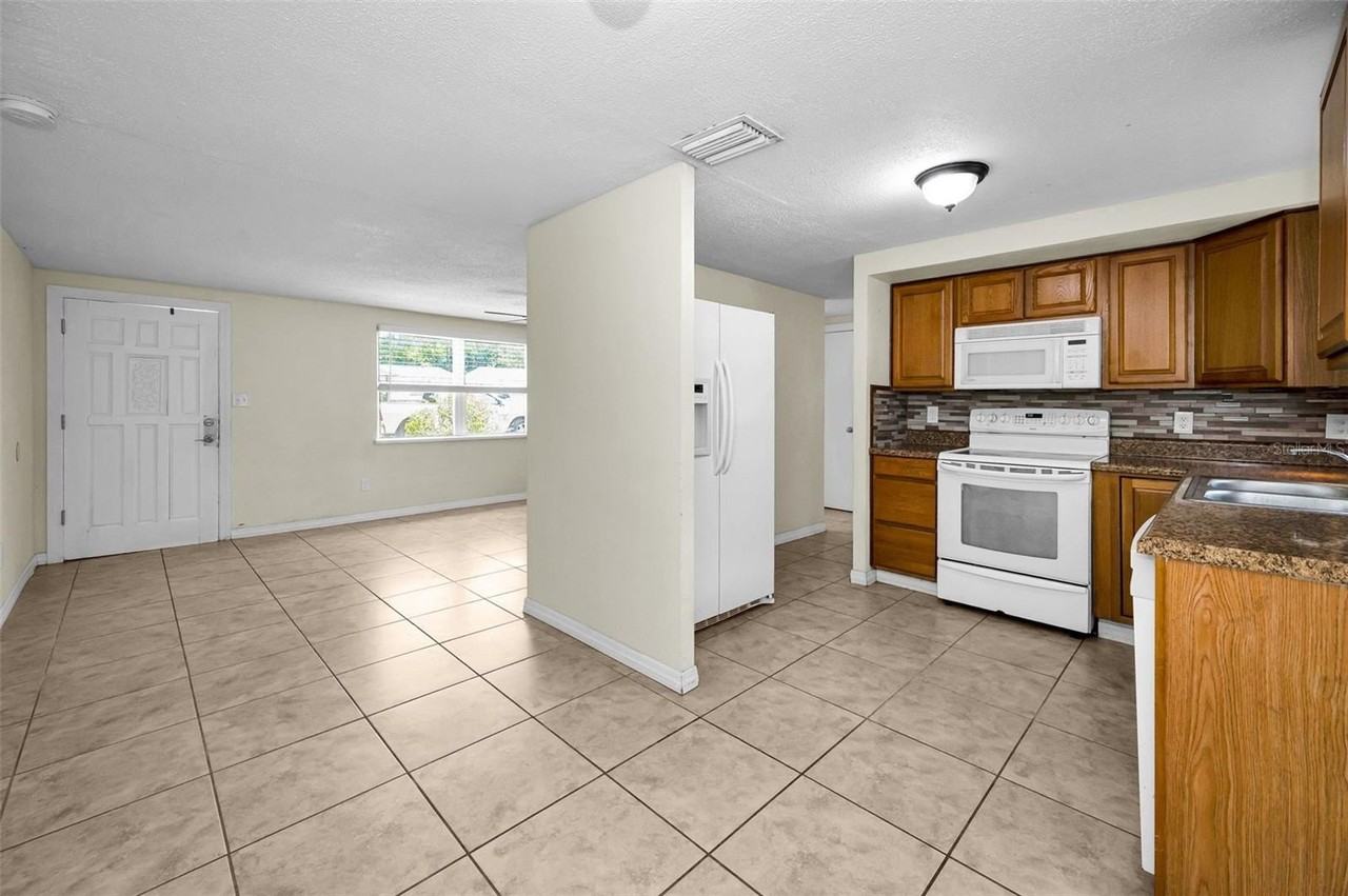 7402 Country Club Dr - Photo 7 of 24