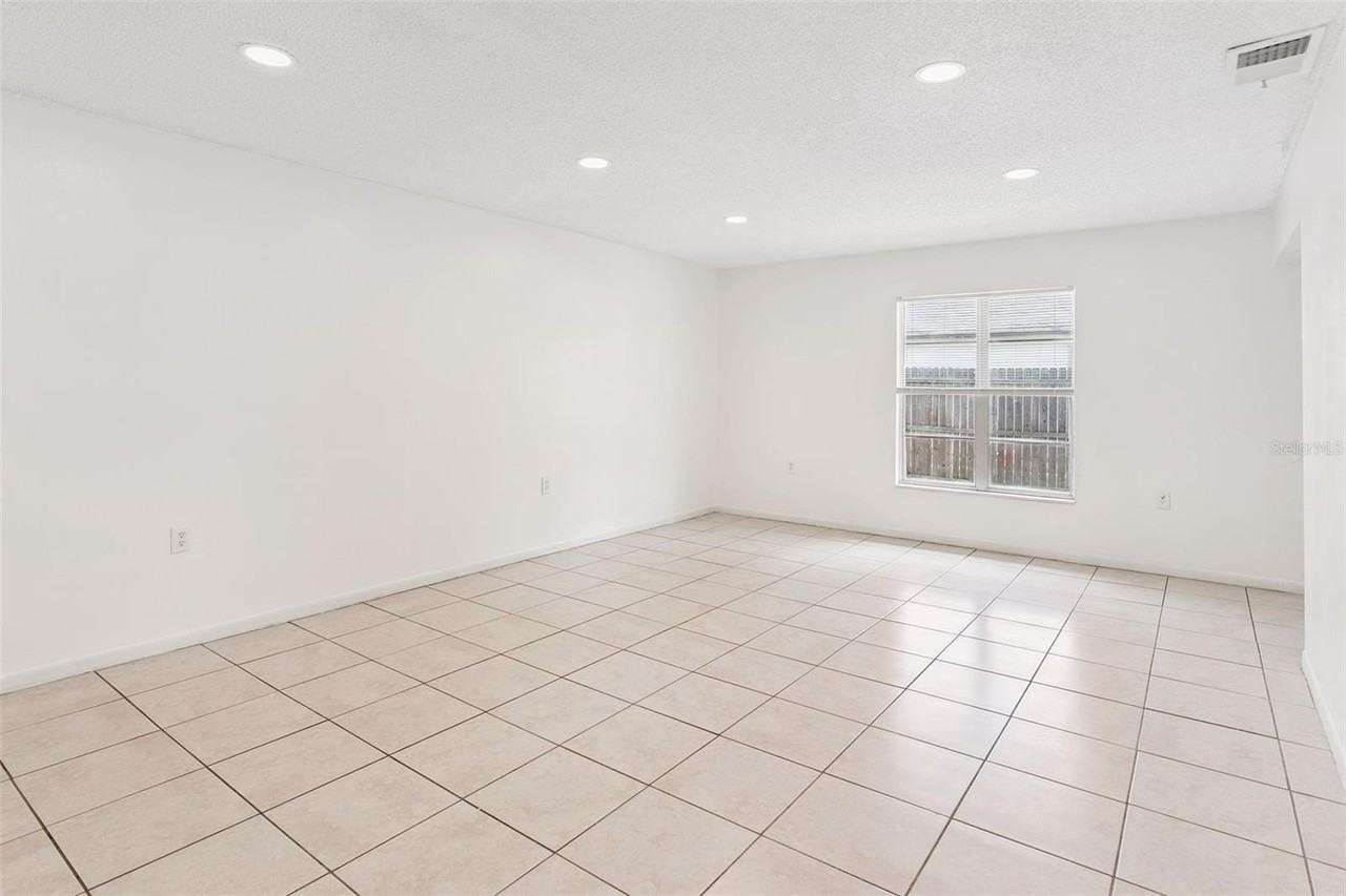 1048 Buccaneer Dr - Photo 5 of 24