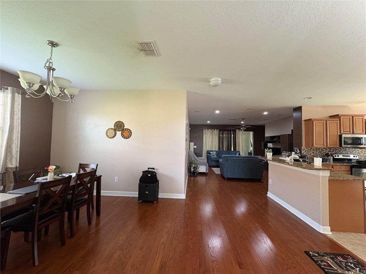10525 Palm Cove Ave - Photo 7 of 41