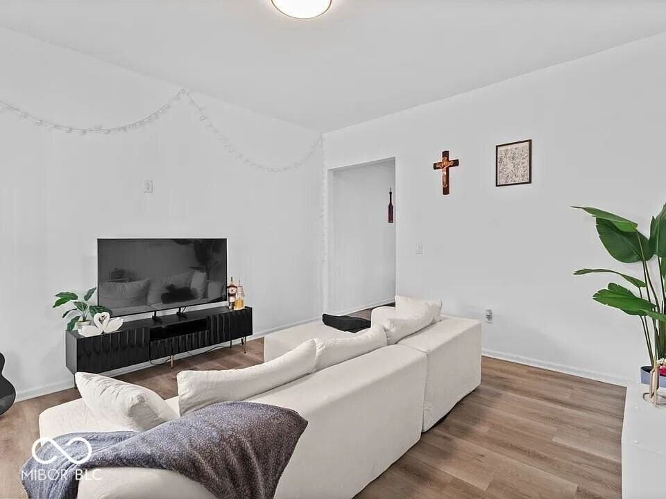 2510 Guilford Ave - Photo 4 of 29