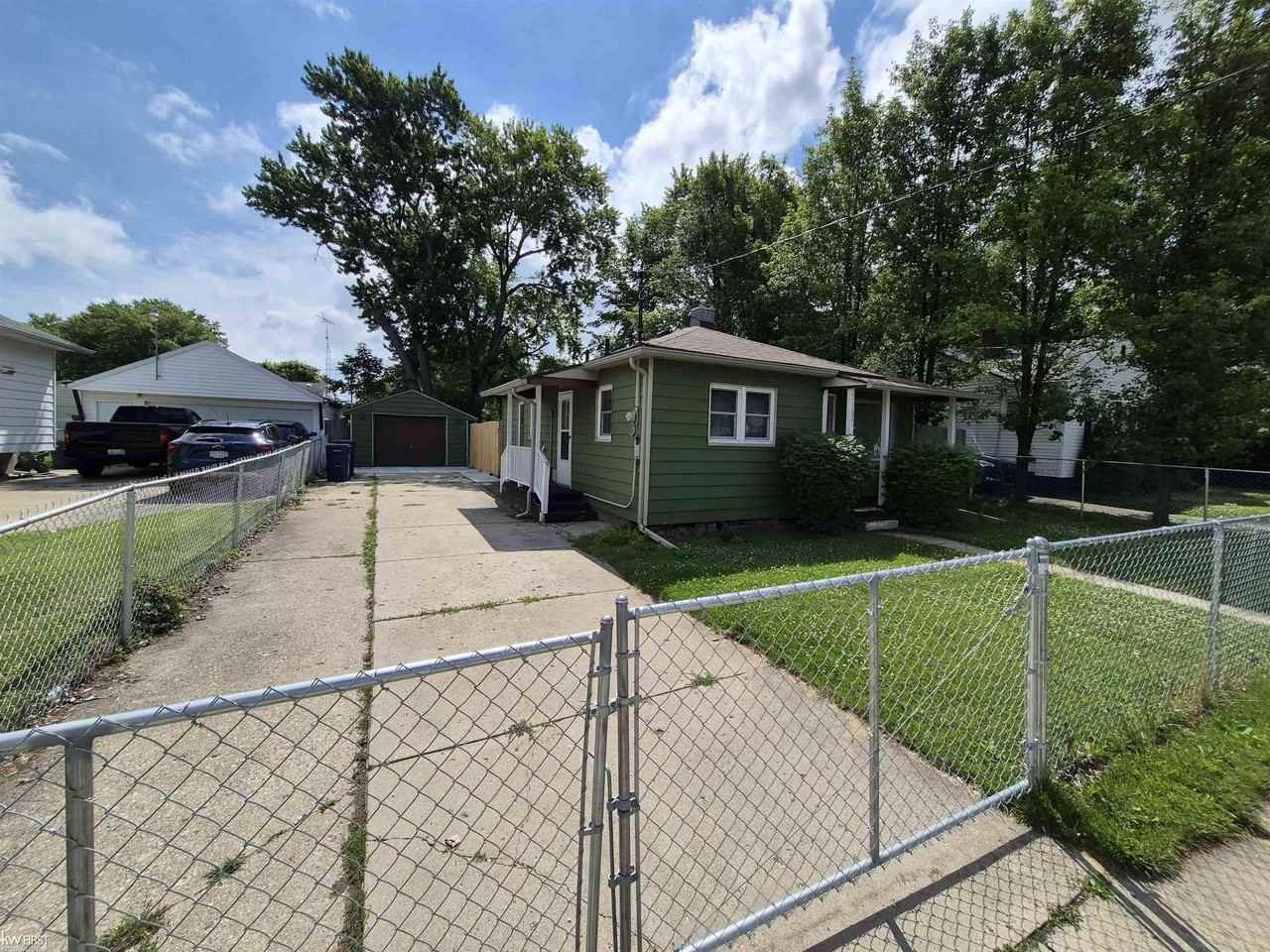 1621 Stocker Ave - Photo 2 of 14