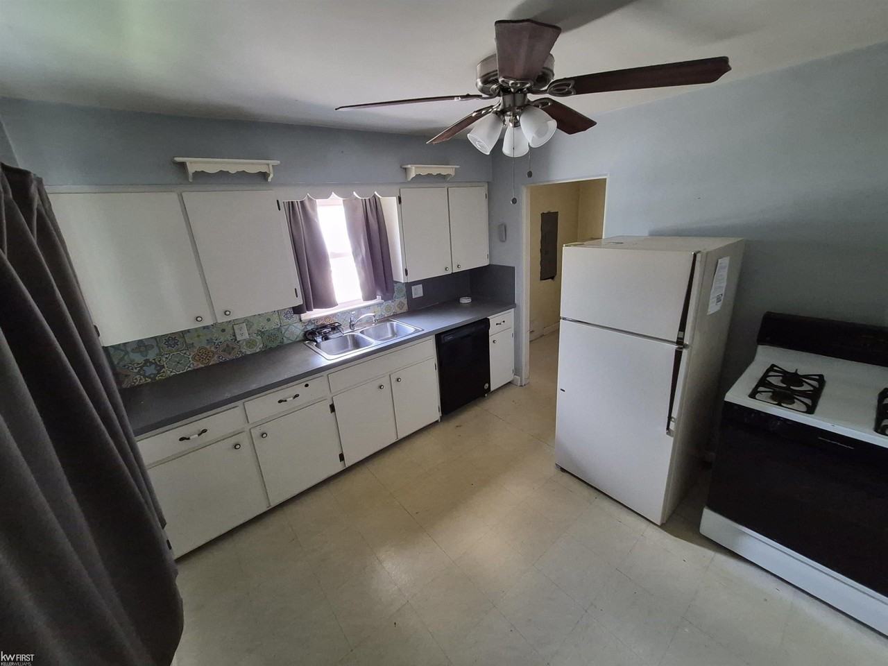 1621 Stocker Ave - Photo 4 of 14