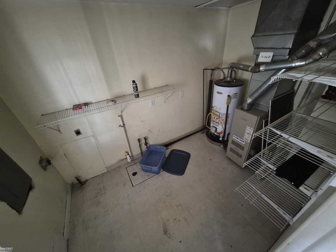 1621 Stocker Ave - Photo 5 of 14