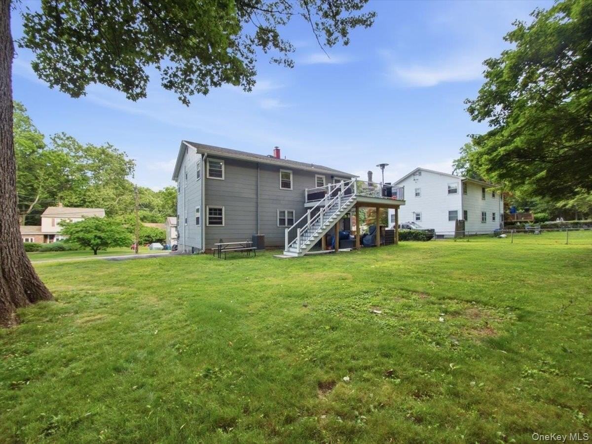 784 Brookridge Dr - Photo 3 of 6