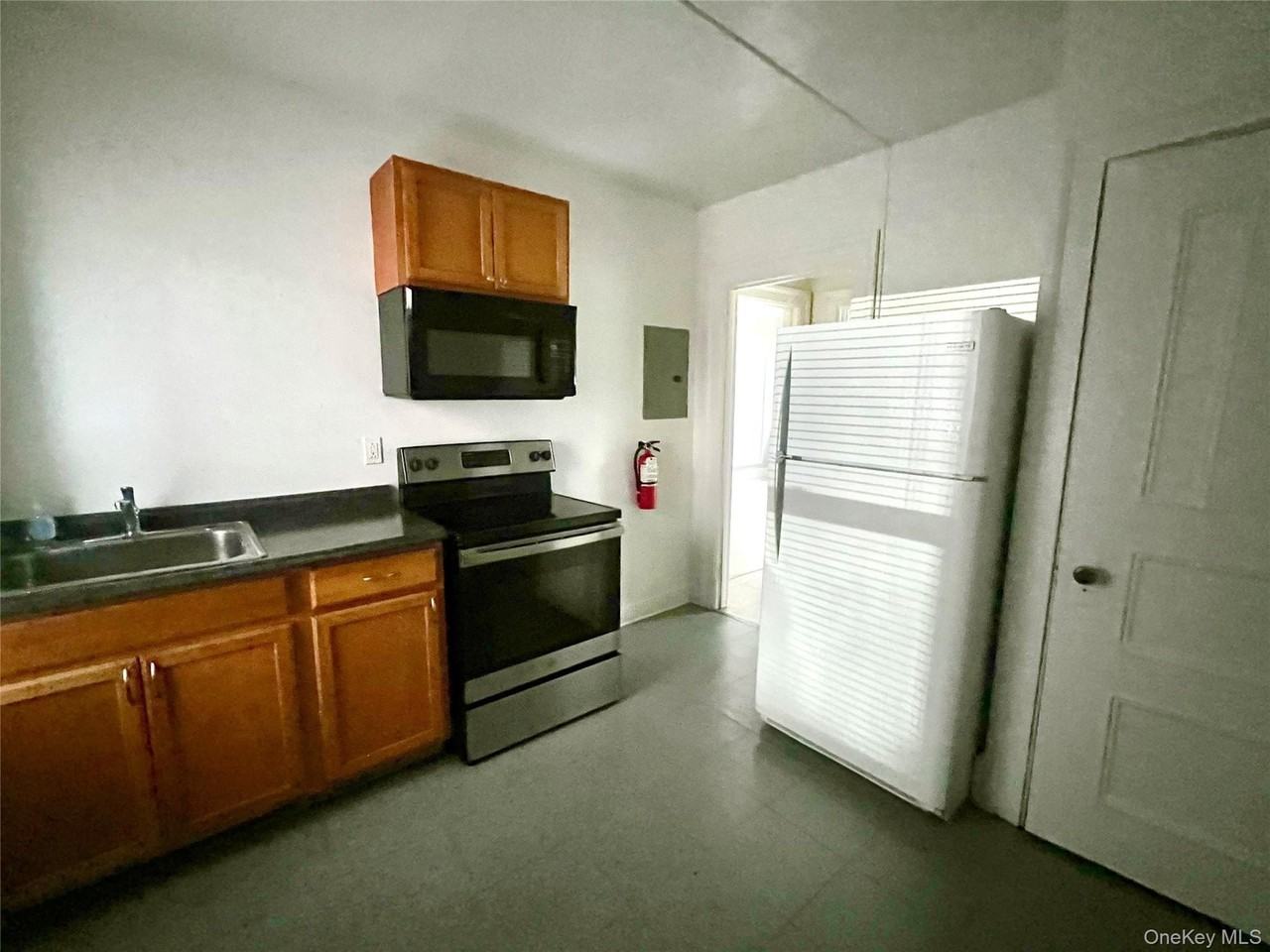 101 Wickham Ave #2 - Photo 2 of 10