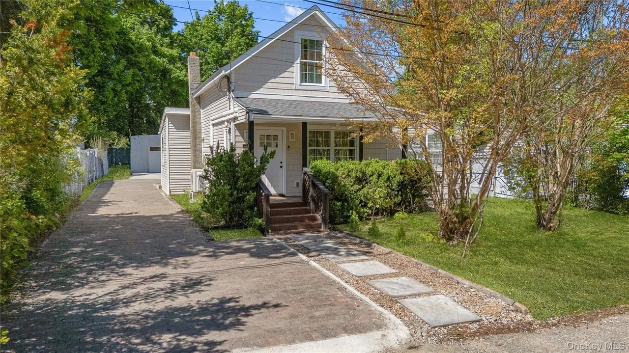 37 Hoffman Dr - Photo 2 of 35