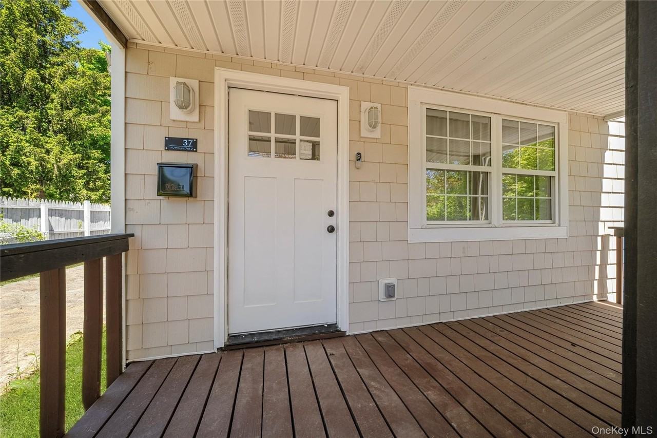 37 Hoffman Dr - Photo 4 of 35