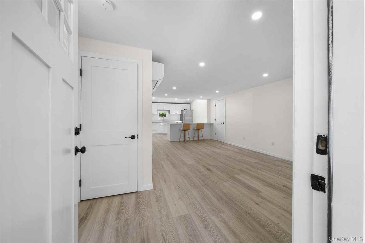 37 Hoffman Dr - Photo 5 of 35