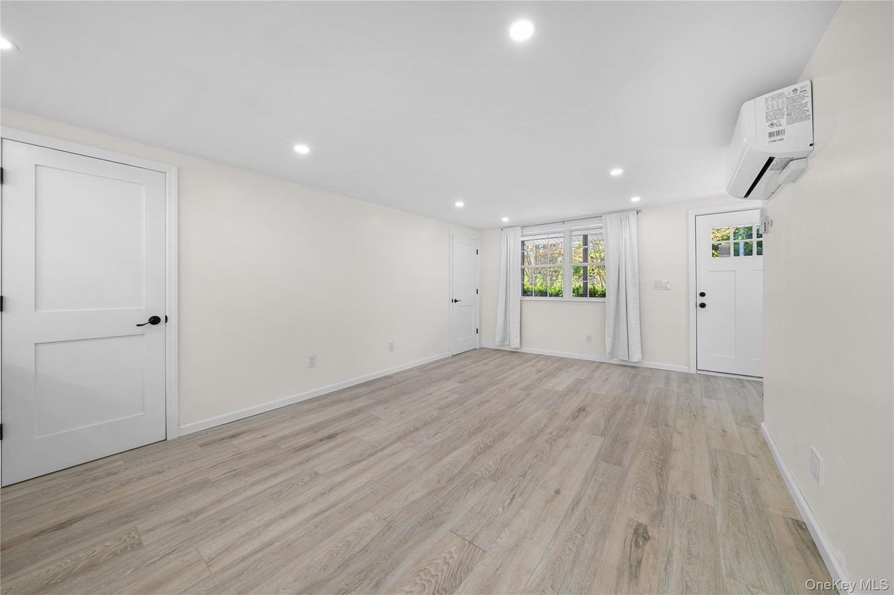 37 Hoffman Dr - Photo 7 of 35