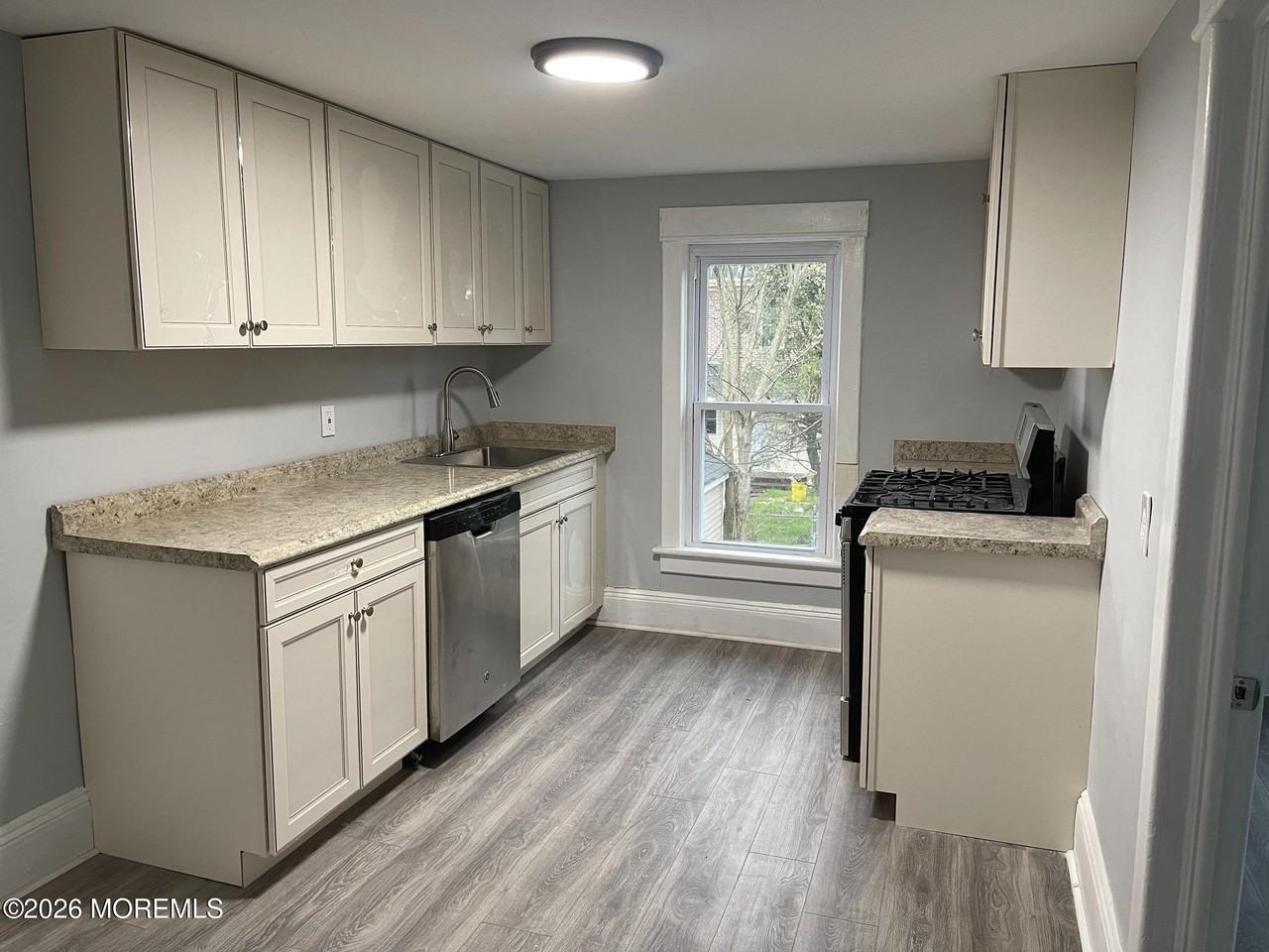 436438 Schiller Ave #2 - Photo 4 of 9