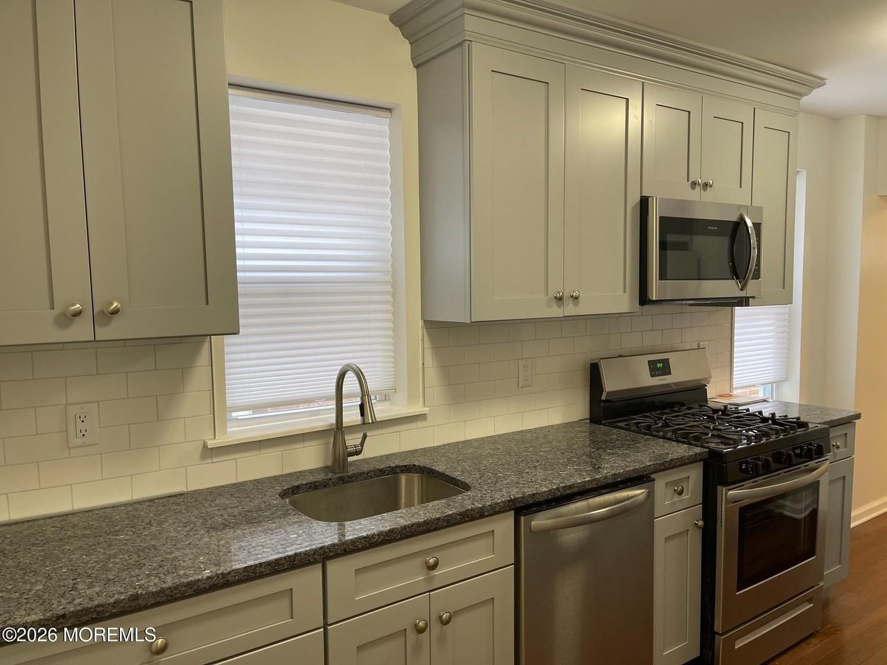 729 Spruce St - Photo 3 of 17