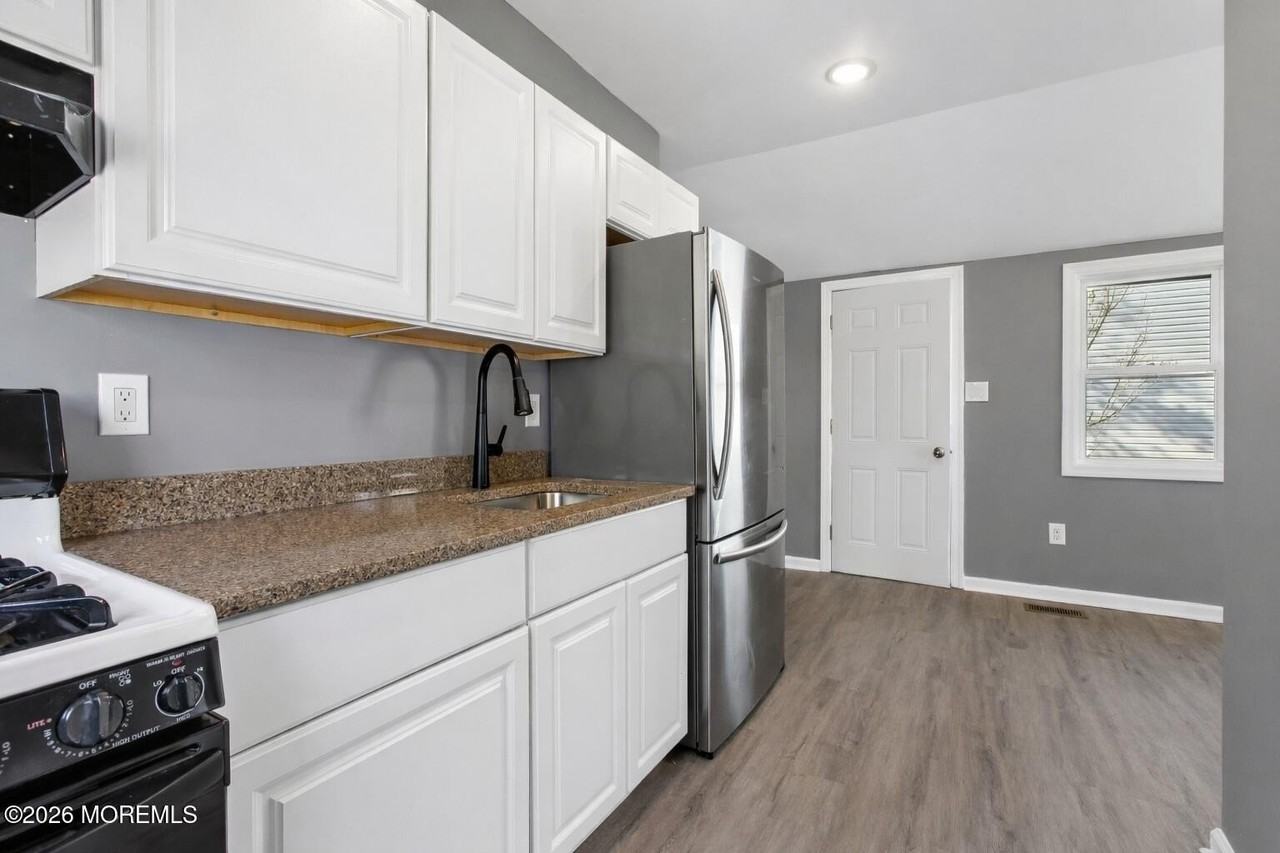 209 Hilltop Blvd - Photo 3 of 15