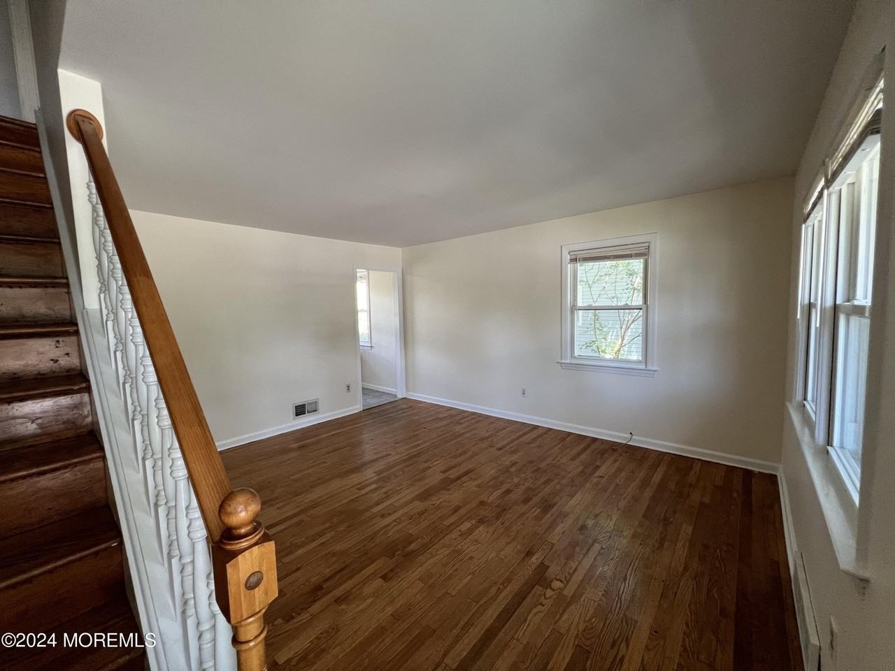 99 Mclean St - Photo 3 of 30