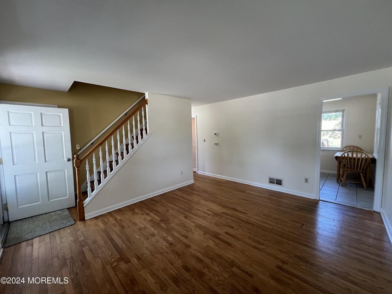 99 Mclean St - Photo 4 of 30