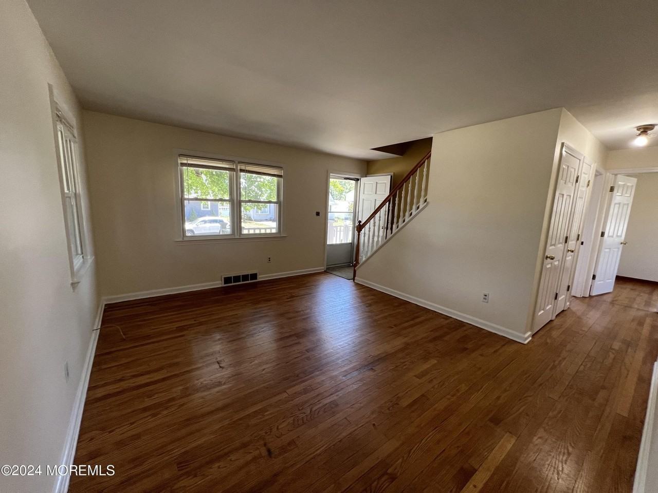 99 Mclean St - Photo 5 of 30