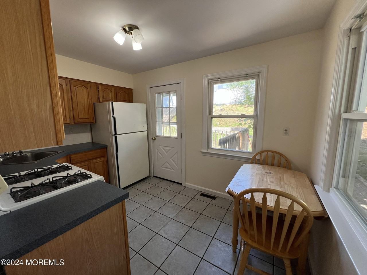 99 Mclean St - Photo 7 of 30