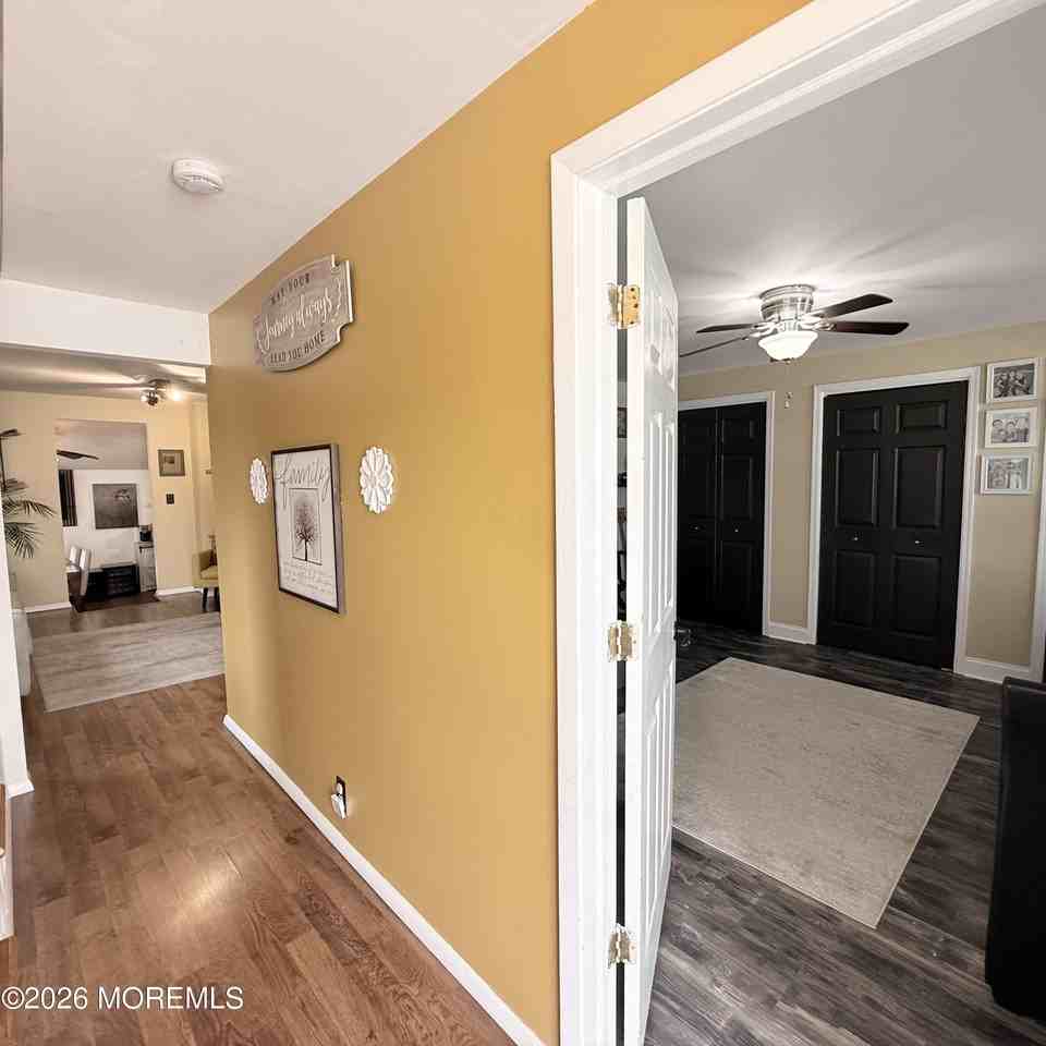 503 Dock St - Photo 5 of 44