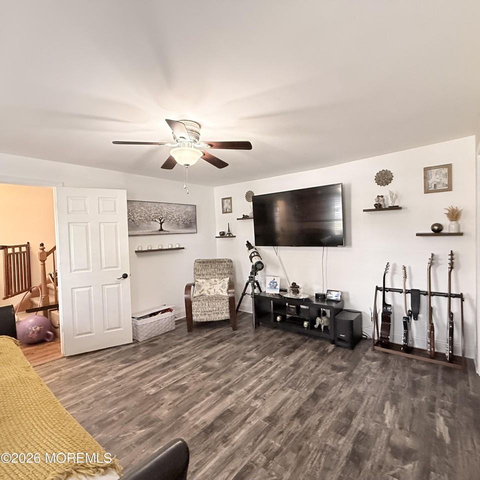 503 Dock St - Photo 7 of 44
