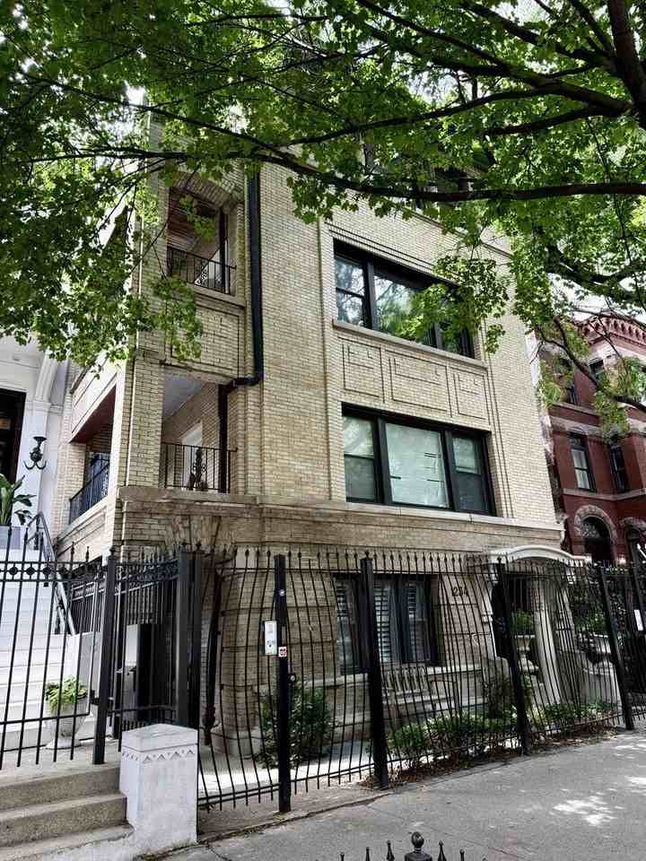 1234 N Dearborn St #1F - Photo 2 of 13